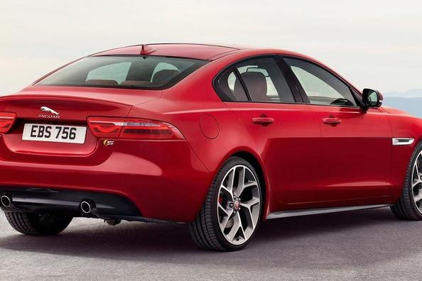 Review van de Jaguar XE sedan Foto 2
