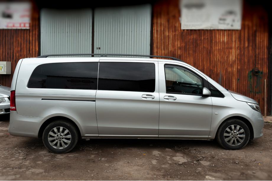 Mercedes Vito/V-klasse W447 2014– Zwarte dakrails CAN origineel design (metalen voeten) Lange wielbasis (EXTRALONG) Foto 5