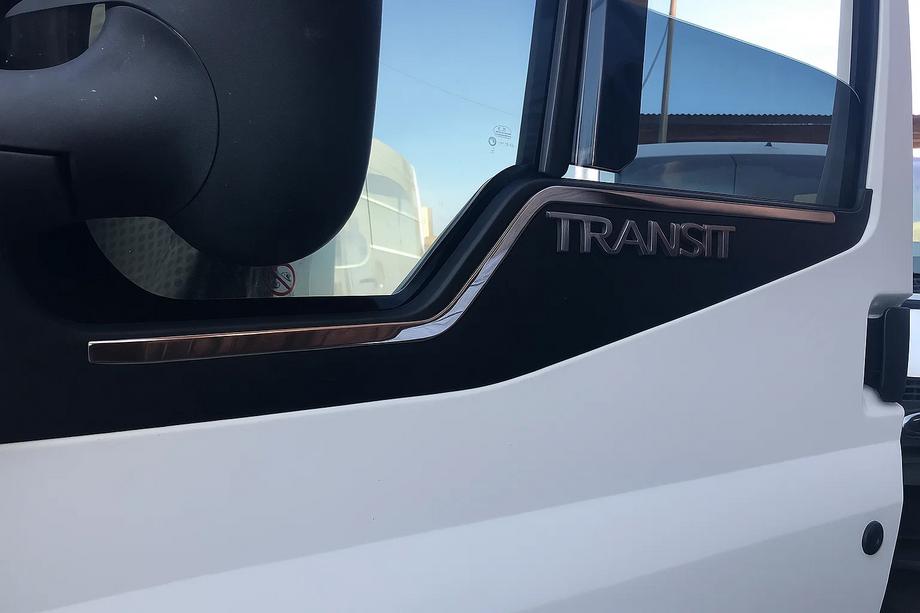 Ford Transit 2000–2014 RVS raamomlijsting (2 stuks) Image