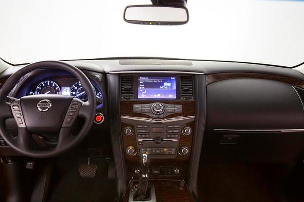 Review van de Nissan Armada van de tweede generatie Foto 3