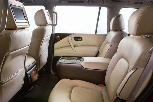 Review van de Nissan Armada van de tweede generatie Foto 4