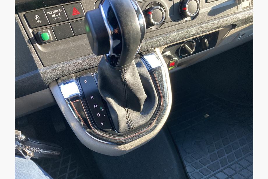 Volkswagen T6 2015–2024 RVS omlijsting voor versnellingspookknop Glanz Image