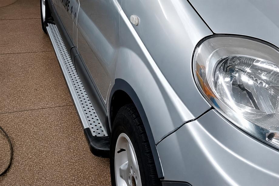 Nissan Primastar 2002–2014 Side steps X5-type (set van 2, aluminium) Image