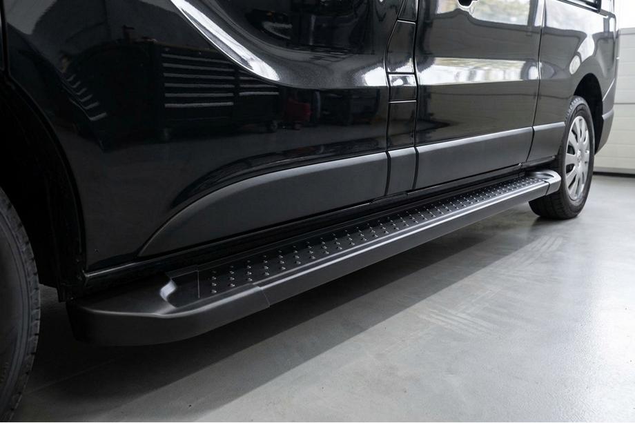 Nissan NV300/Primastar 2016– Allmond Black zijtreden (2 st., aluminium) Image