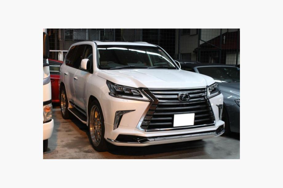 Lexus LX570/450d 2008–2022 Complete bodykit (Modellista) Zwarte kleur Foto 4