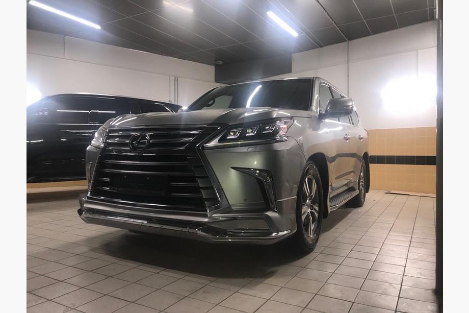 Lexus LX570/450d 2008–2022 Complete bodykit (Modellista) Zwarte kleur Foto 6