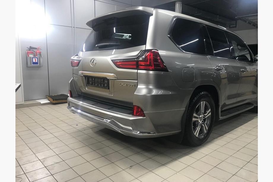 Lexus LX570/450d 2008–2022 Complete bodykit (Modellista) Zwarte kleur Foto 7