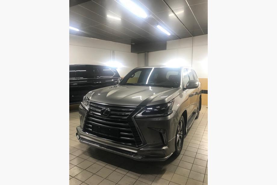 Lexus LX570/450d 2008–2022 Complete bodykit (Modellista) Zwarte kleur Foto 8