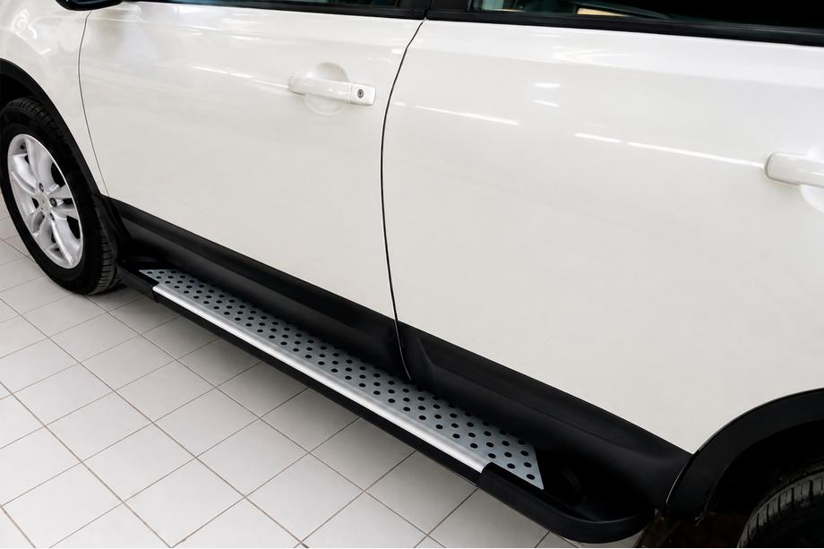 Nissan Qashqai 2010–2014 Side steps Allmond Grey (2 stuks, aluminium) Image