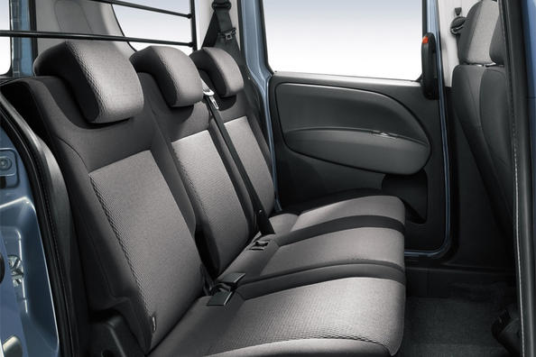 Review van de vijfzits Fiat Doblo compacte bestelwagen Foto 6