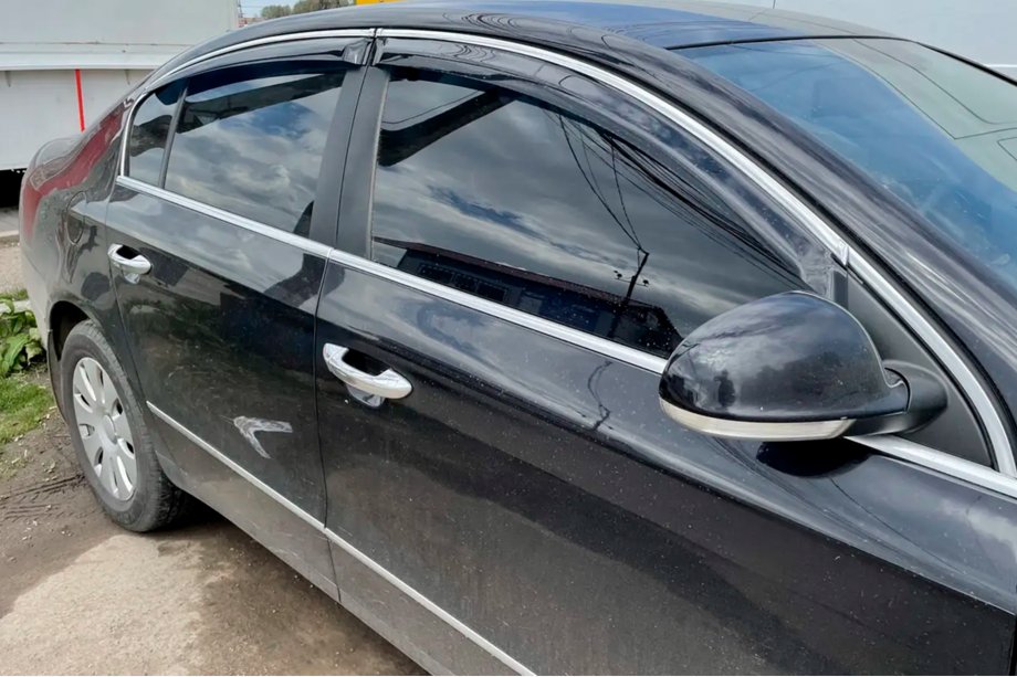 Volkswagen Passat B7 2012–2015 Raamdeflectoren met chromen sierlijst SD (4 stuks, EU, HIC) Foto 1