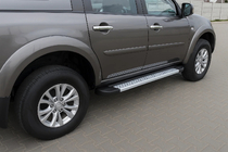 Mitsubishi Pajero Sport 2008–2015 Side steps X5-type (set van 2, aluminium) foto 1
