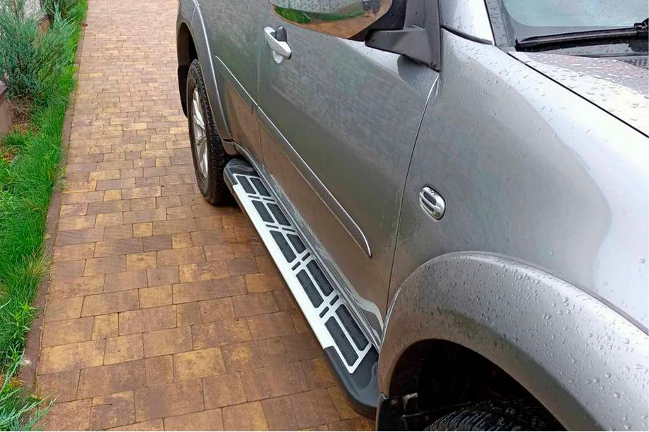 Mitsubishi Pajero Sport 2008–2015 Sunrise side steps (2 stuks, aluminium) Image