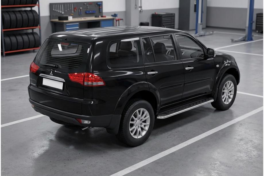 Mitsubishi Pajero Sport 2008–2015 Maydos V1 side steps (set van 2, aluminium/RVS) Image