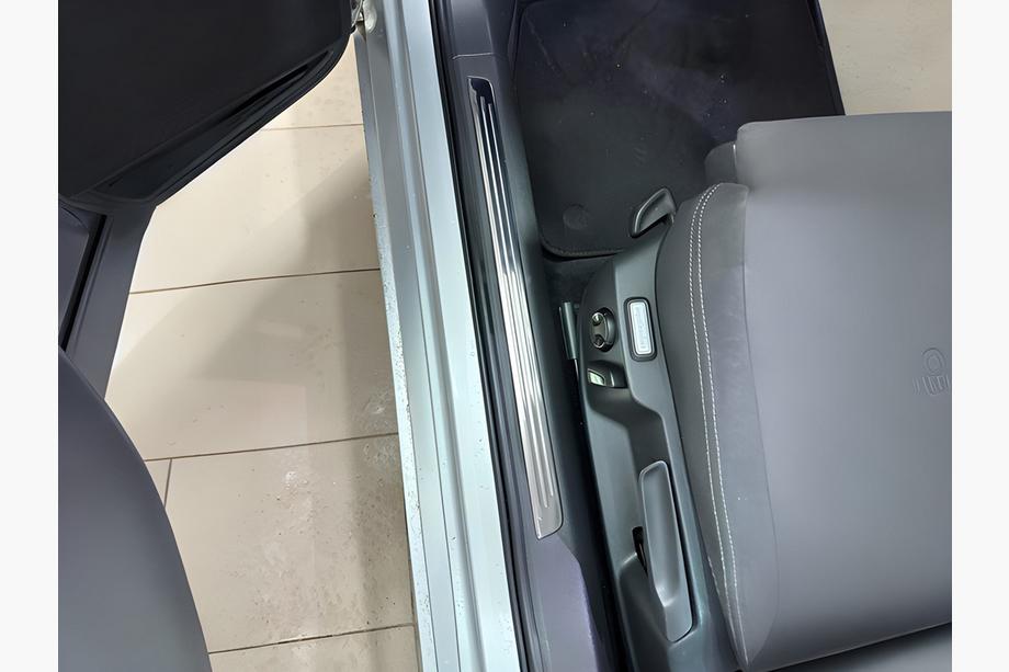 Volkswagen Passat B8 2015–2023 OmsaLine interieur instaplijsten (4 stuks, RVS) Image