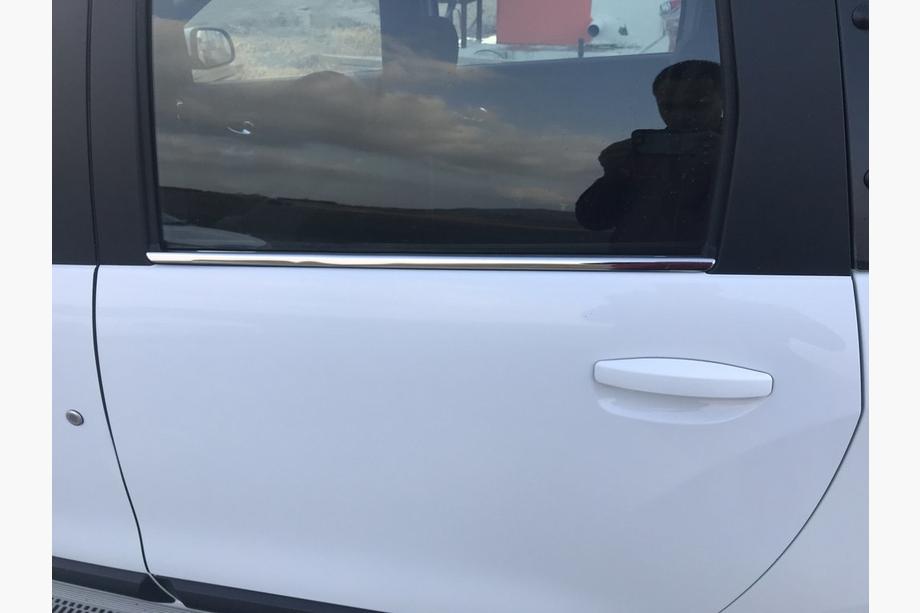 Dacia Lodgy 2012–2022 Raamomlijsting (4 stuks, RVS) Foto 2