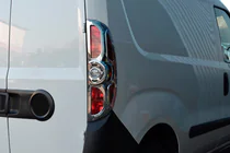Opel Combo 2012–2018 Chromen achterlichtomlijsting (2012-2015, 2 stuks, kunststof) foto 1