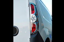 Opel Combo 2012–2018 Chromen achterlichtomlijsting (2012-2015, 2 stuks, kunststof) foto 2