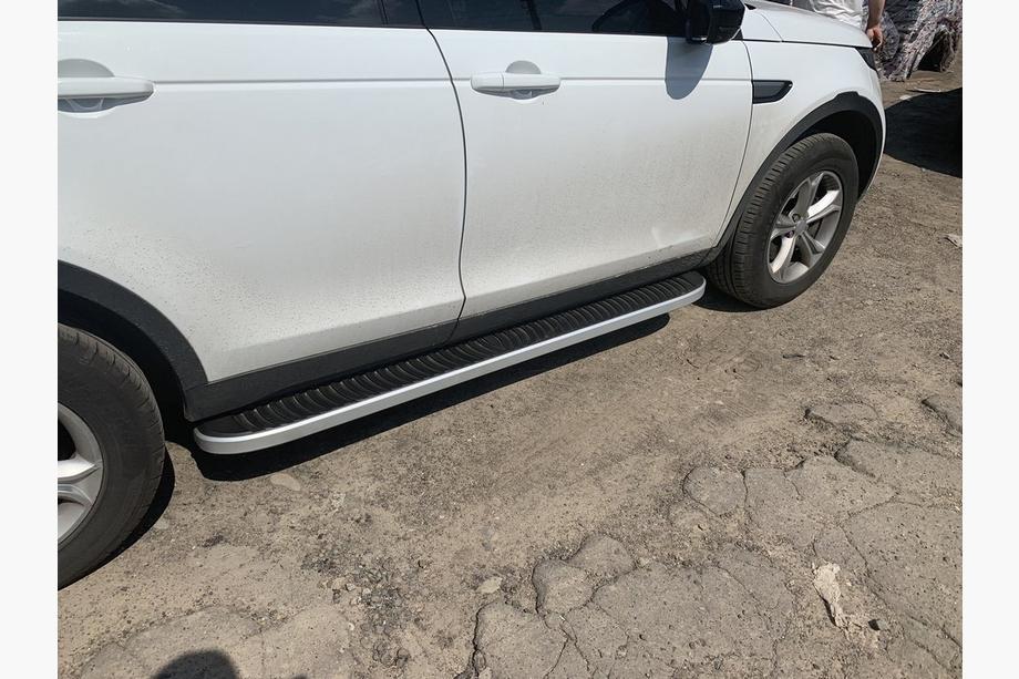 Land Rover Discovery Sport 2014– Side steps Tayga Grey (2 stuks, aluminium) 2014-2019 Foto 4
