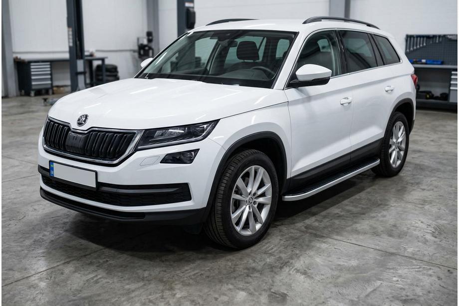 Skoda Kodiaq 2016–2023 Side steps Tayga Grey (set van 2, aluminium) Foto 1