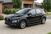 Hyundai Kona 2017–2023 Side steps Bosphore Black (set van 2, aluminium) foto 1