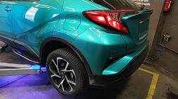 Toyota C-HR 2016–2023 Originele V2 side steps (set van 2, aluminium) foto 2