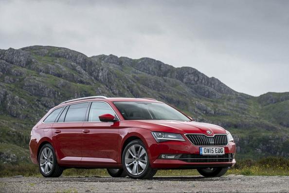 Review van de derde generatie Skoda Superb Combi