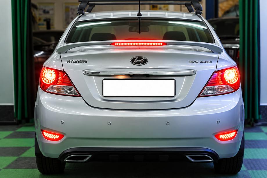 Hyundai Accent 2011–2017 Spoiler Niken V2 (spuitklaar) Image