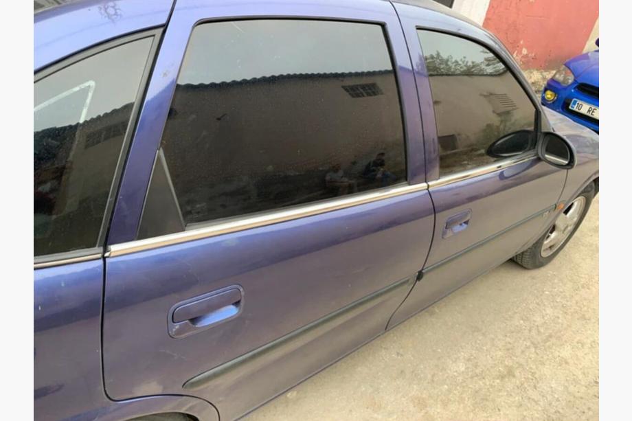 Opel Vectra B 1995–2002 Raamomlijsting (4-delig, RVS) Image