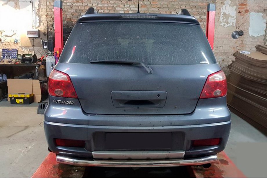 Mitsubishi Outlander 2001–2006 Achterbeschermbeugel AK002/2 (RVS) Image