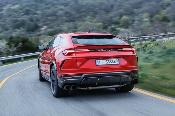 Review van de Lamborghini Urus crossover Foto 9