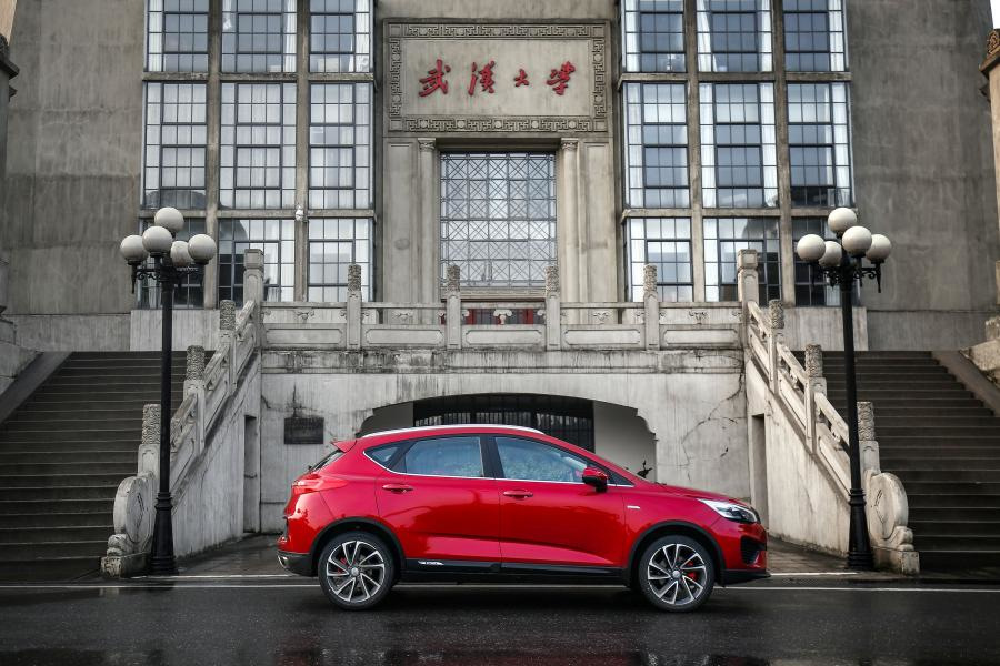 Review van de compacte crossover Geely Emgrand GS