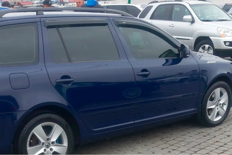 Skoda Octavia II A5 2010–2013 Raamdeflectoren SW (4 stuks, HIC) Image