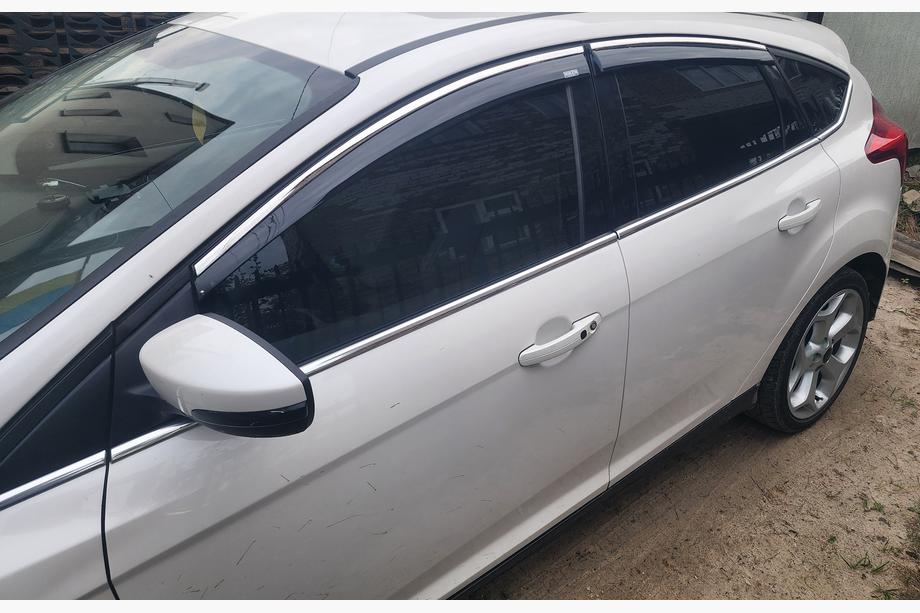 Ford Focus III 2011–2017 Raamwindschermen met chroomstrip Niken (SD/HB, 4 st.) Foto 6