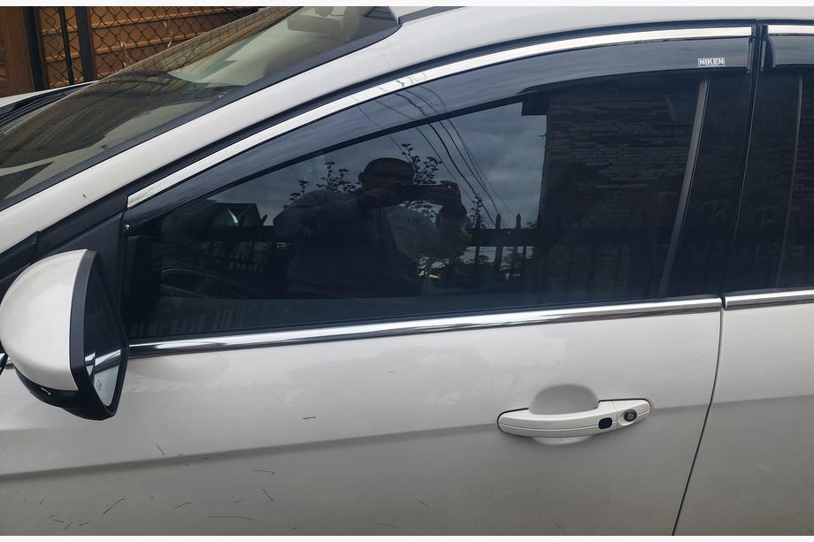 Ford Focus III 2011–2017 Raamwindschermen met chroomstrip Niken (SD/HB, 4 st.) Foto 4