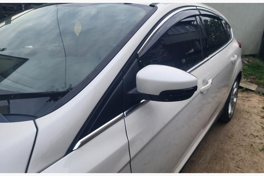 Ford Focus III 2011–2017 Raamwindschermen met chroomstrip Niken (SD/HB, 4 st.) Foto 3