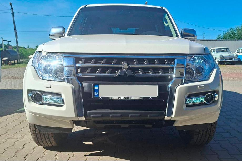 Mitsubishi Pajero Wagon IV 2006–2021 Restyling kit (voorbumper) Foto 1