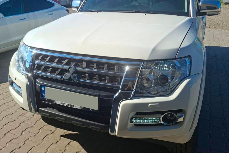 Mitsubishi Pajero Wagon IV 2006–2021 Restyling kit (voorbumper) Foto 13