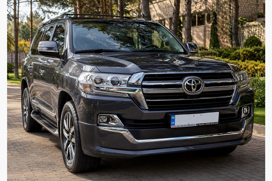 Toyota Land Cruiser 200 2007–2021 Bodykit set 2016-2021 (Executive 2019) Witte kleur Foto 7