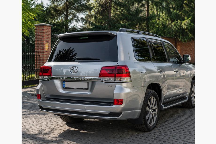 Toyota Land Cruiser 200 2007–2021 Bodykit set 2016-2021 (Executive 2019) Witte kleur Foto 3