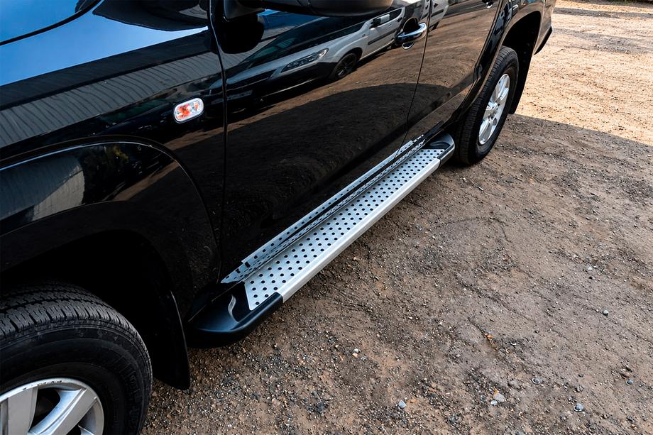 Volkswagen Amarok 2010–2022 Side steps Allmond Grey (set van 2, aluminium) Image