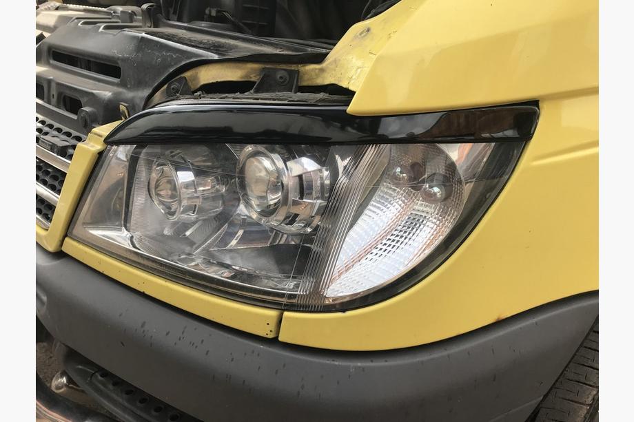 Mercedes Sprinter W901/902/903/904/905 1995–2006 Koplamp eyelids (zwart, ABS, 2000-2006) Foto 3