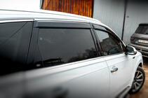Audi Q7 2015–2026 Raamdeflectors met chroomstrip (4 stuks, HIC) foto 3