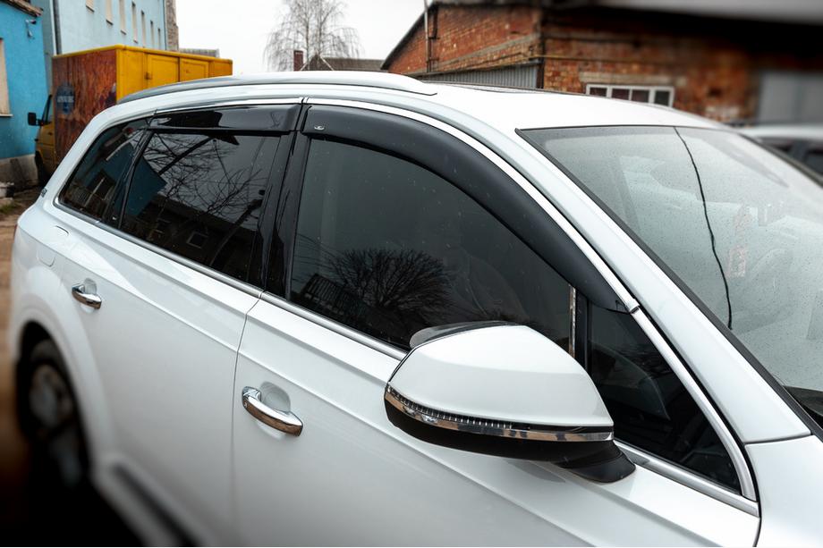 Audi Q7 2015–2026 Raamdeflectors met chroomstrip (4 stuks, HIC) Image