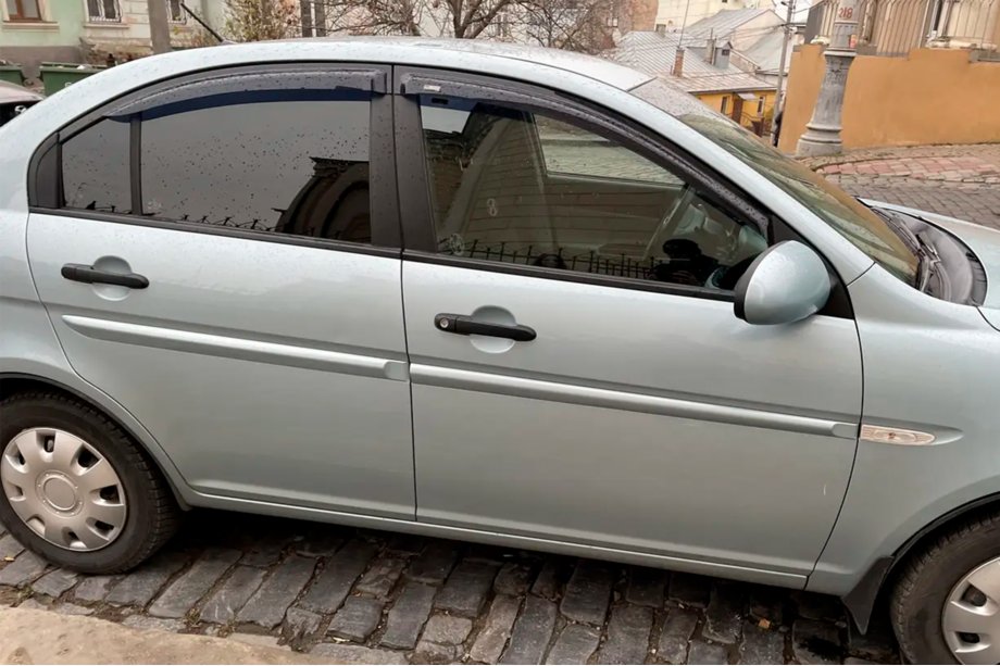 Hyundai Accent 2006–2010 Raamdeflectoren (4 stuks, HIC) Image