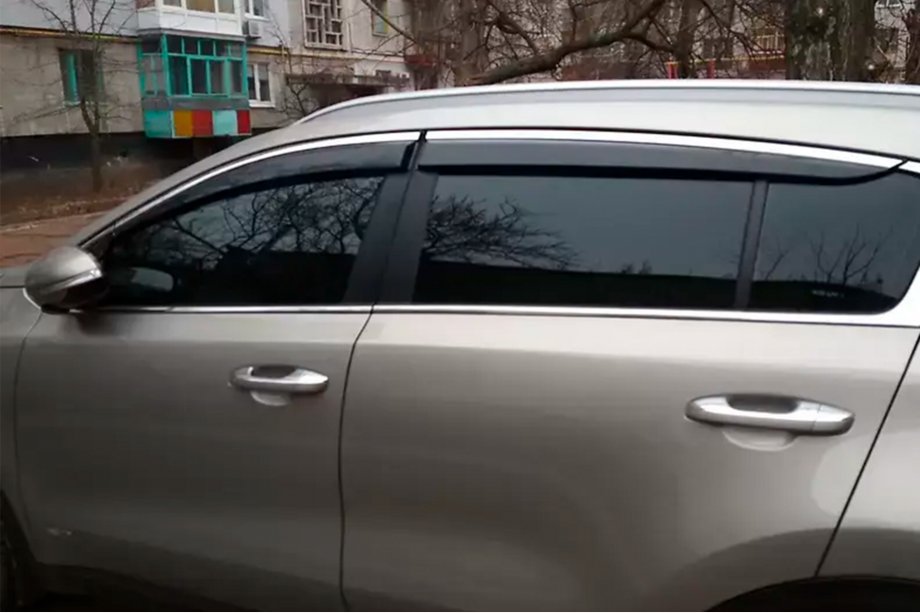 Kia Sportage 2015–2021 Raamdeflectors met chroomstrip (4 stuks, HIC) Foto 1