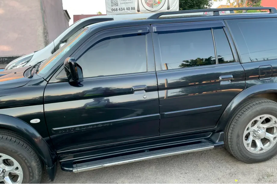 Mitsubishi Pajero Sport 1996–2007 Raamdeflectoren (4 stuks, HIC) Image