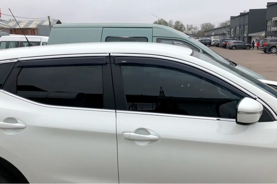 Nissan Qashqai 2014–2021 Raamdeflectors met chroomstrip (4 stuks, HIC) Foto 7