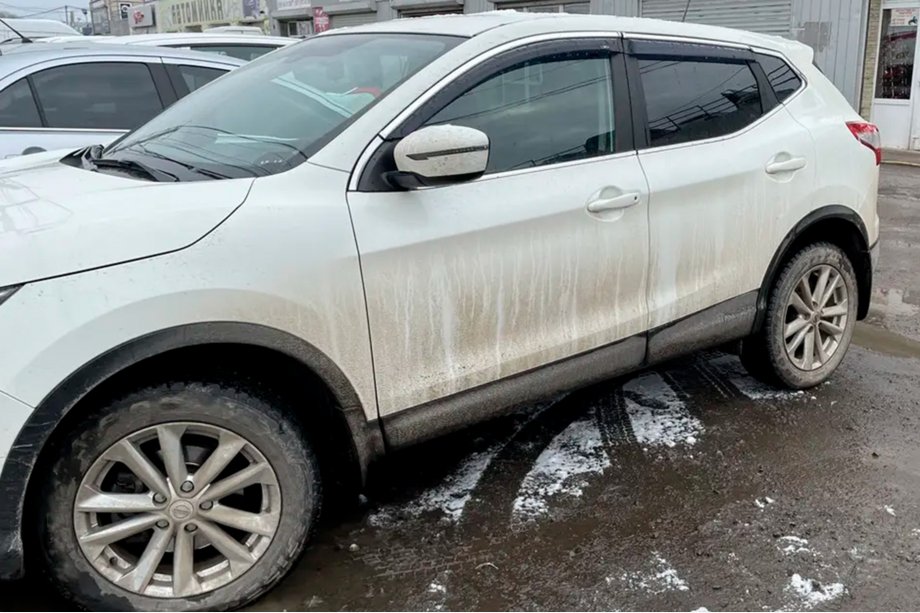 Nissan Qashqai 2014–2021 Raamdeflectors met chroomstrip (4 stuks, HIC) Foto 5