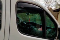 Opel Vivaro 2001–2015 Insteek raamwindschermen (2 st., HIC) foto 2